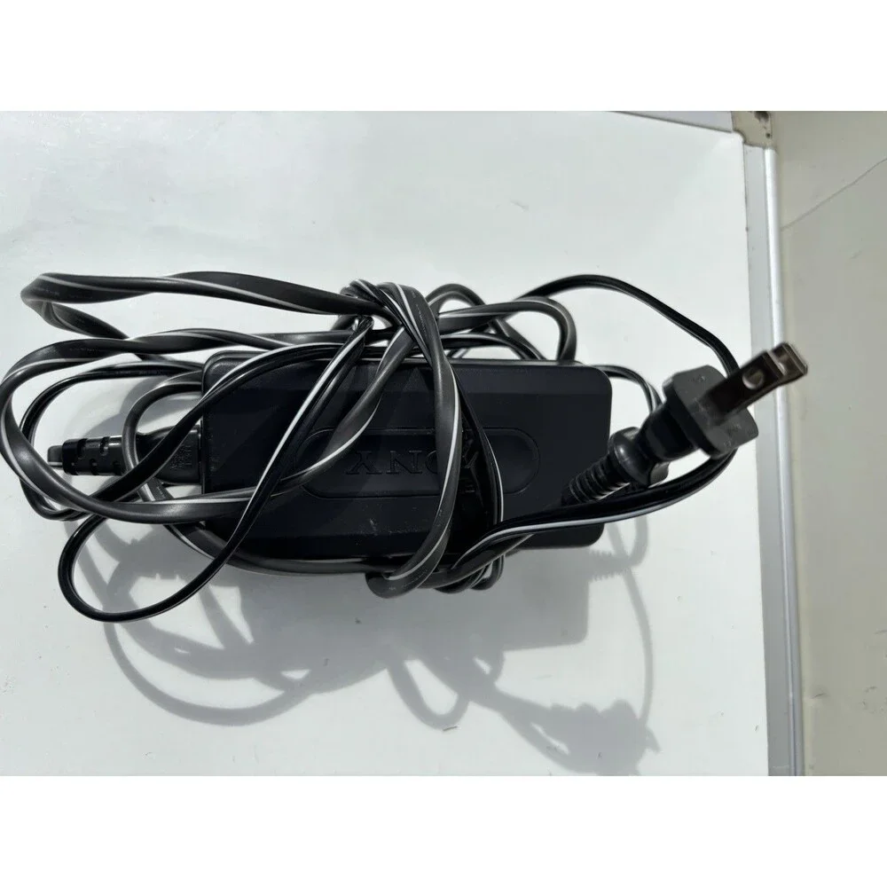Sony Handycam Vision CCD-TRV37 Video 200X Digital Zoom Video Camera- NO BATTERY